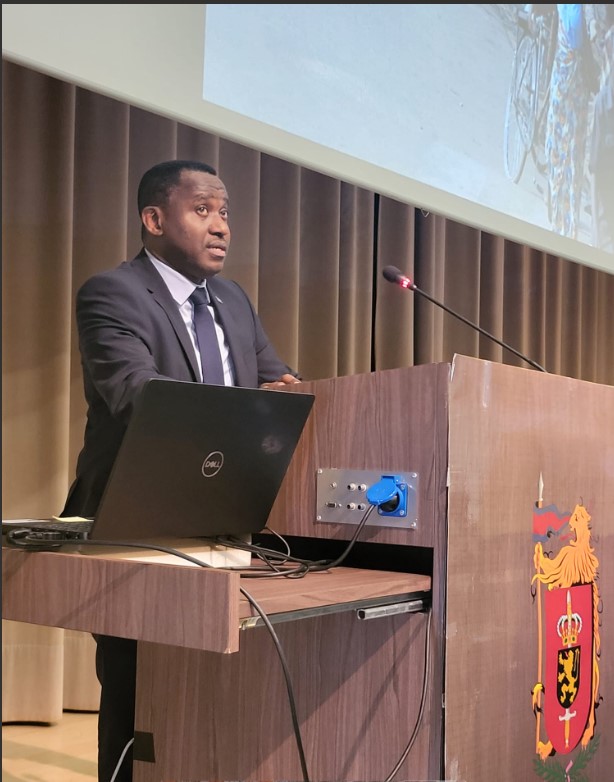 Conférence de S.E.M C. Ndongala Nkuku à l’école royale militaire Bruxelles RMA